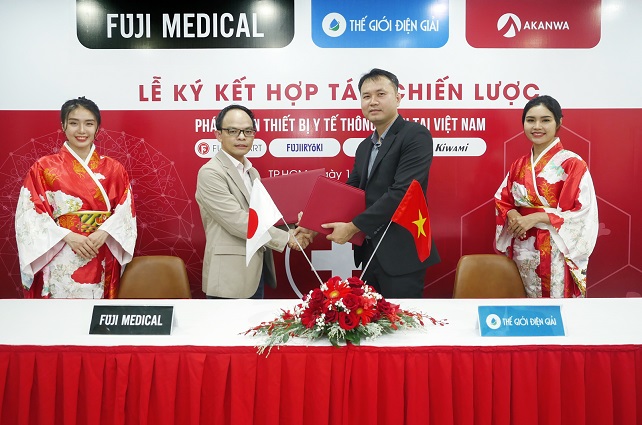 đại diện Fuji Medical kí kết hợp tác cùng thế giới điện giải